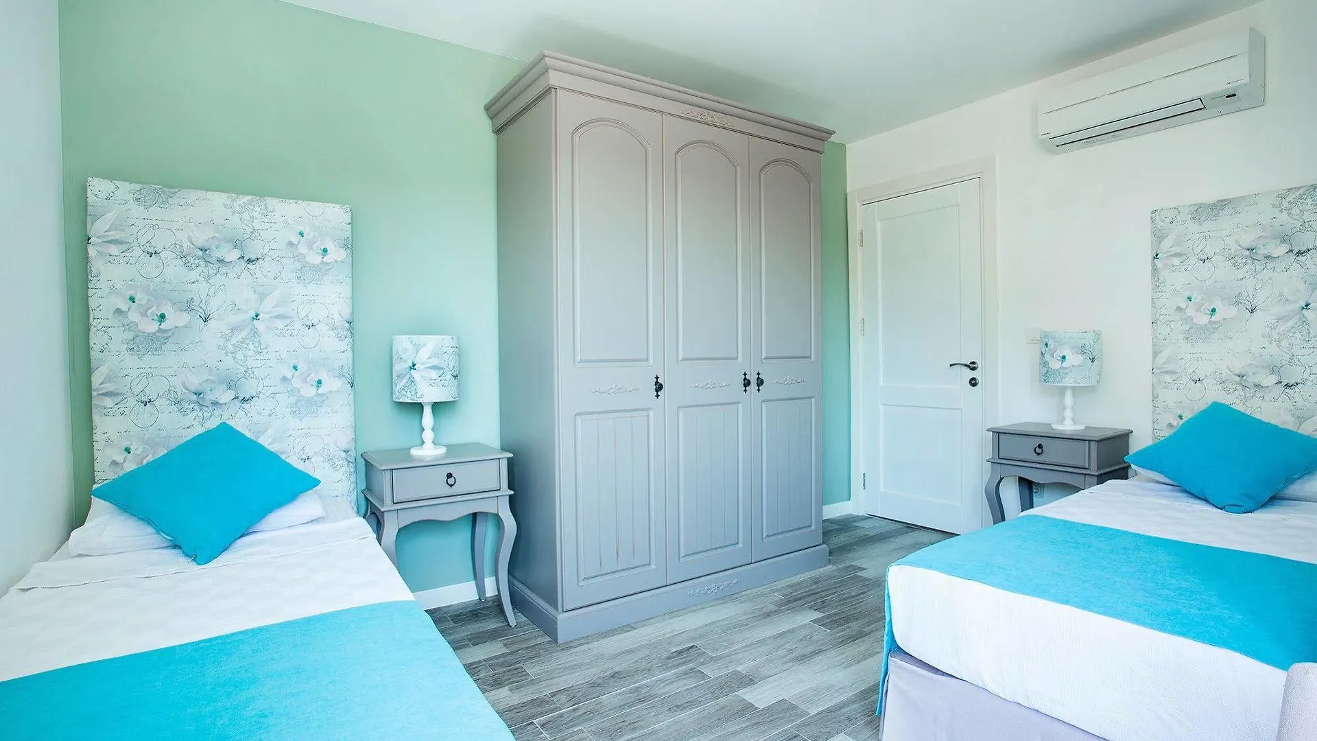 Mare Suites Яликовак
